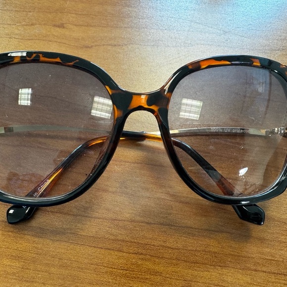 Tortoise Shell Oversized Sunglasses - Picture 1 of 4